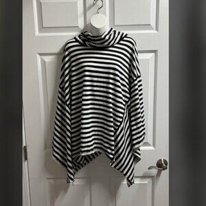DKNY Women’s Black White Pullover Sweater poncho loose fitting Size S